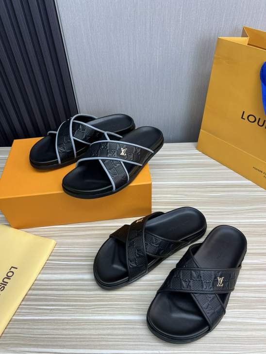 Picture of Louis Vuitton Slippers _SKULVsz38-46mnf03671367